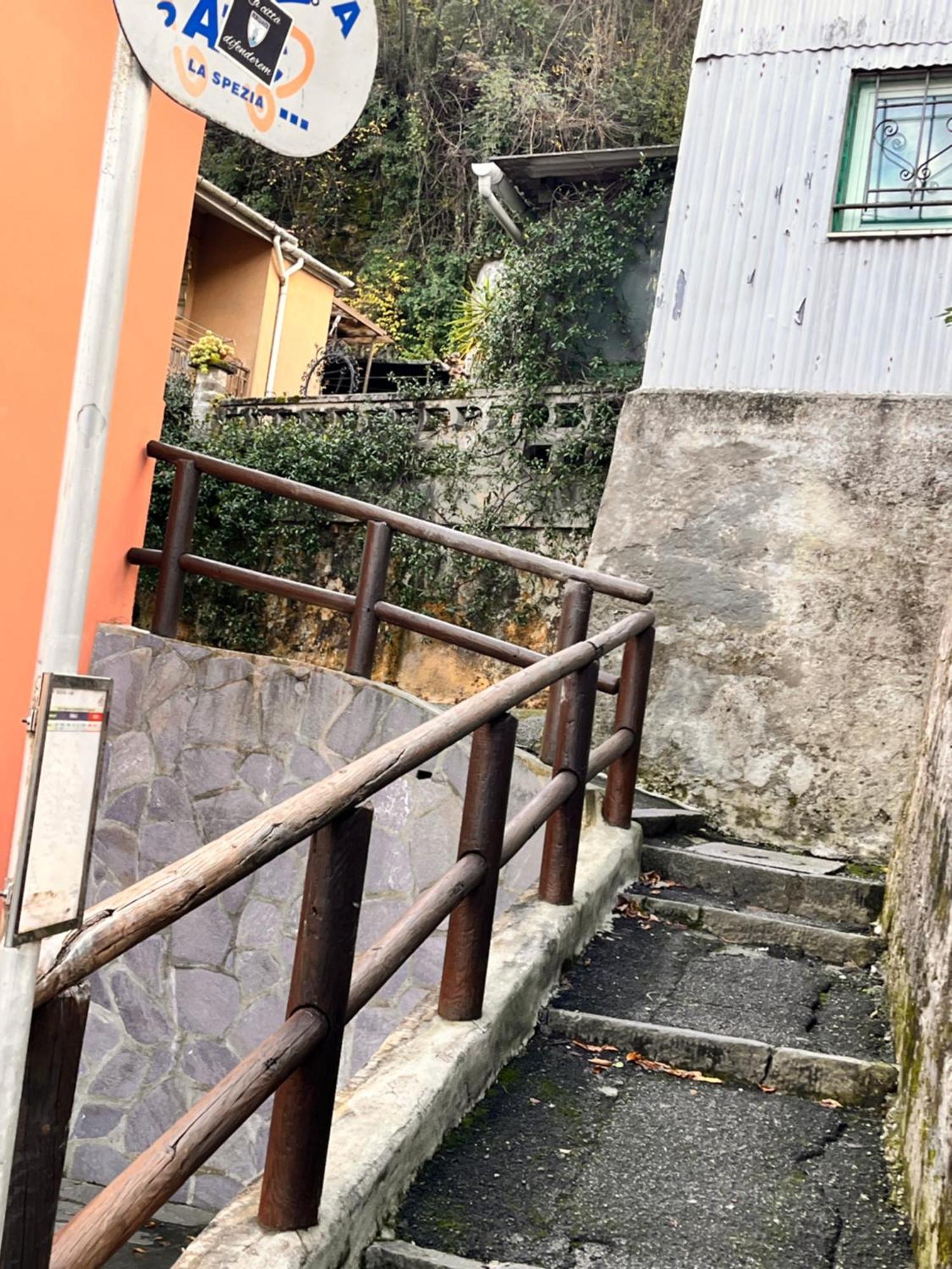 La Casetta Del Vicolo La Spezia Bagian luar foto